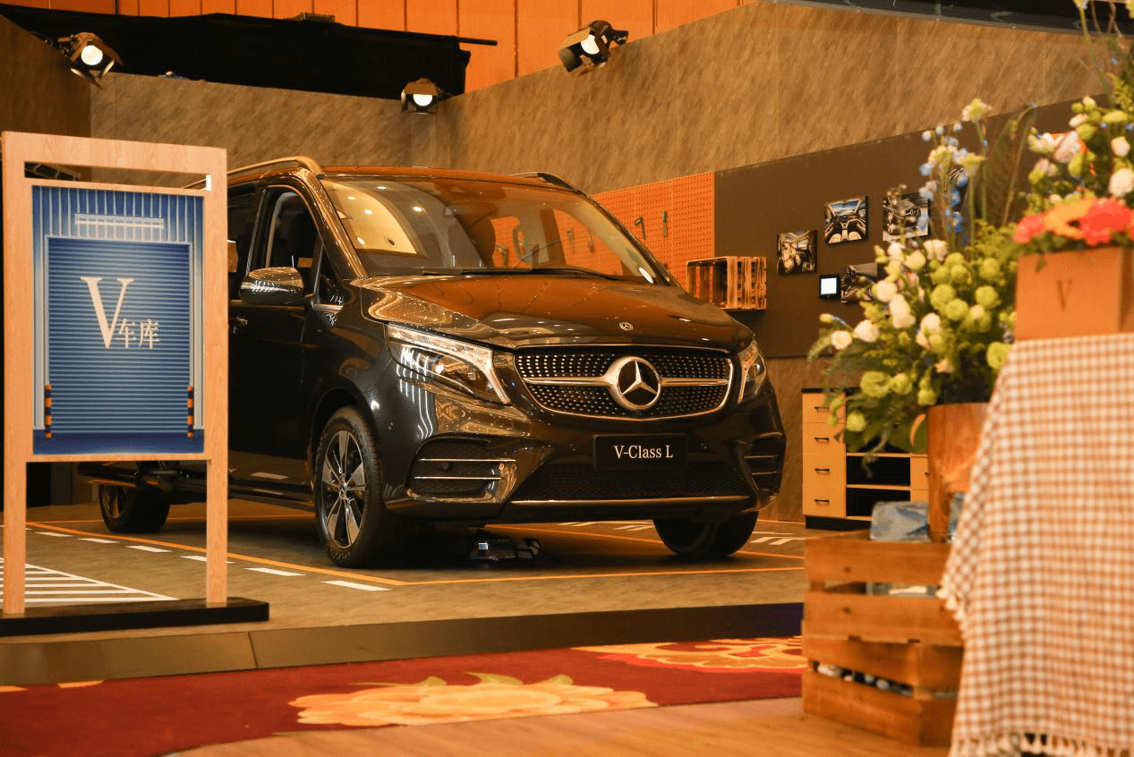 于细节处见真章新一代梅赛德斯奔驰v级让豪华更显价值
