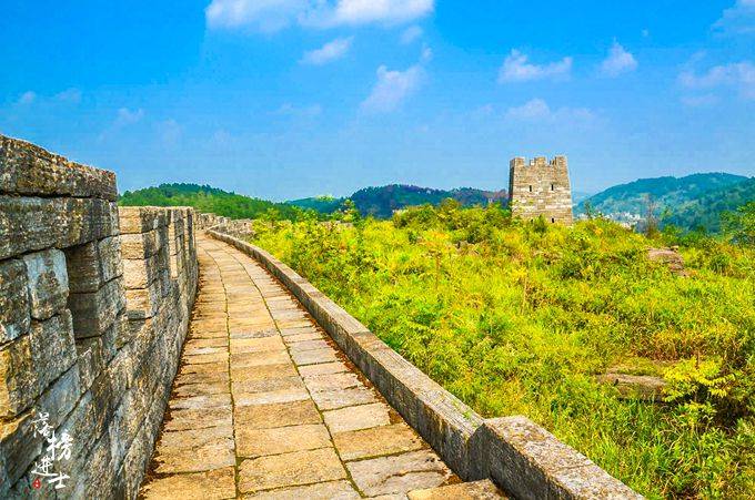 湖南凤凰有中国南方唯一的长城,被称为"苗疆万里墙",鲜为人知