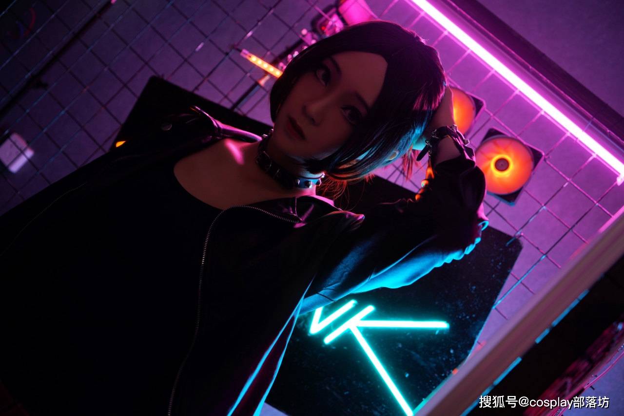 cosnana大崎娜娜展现经典冷酷气质