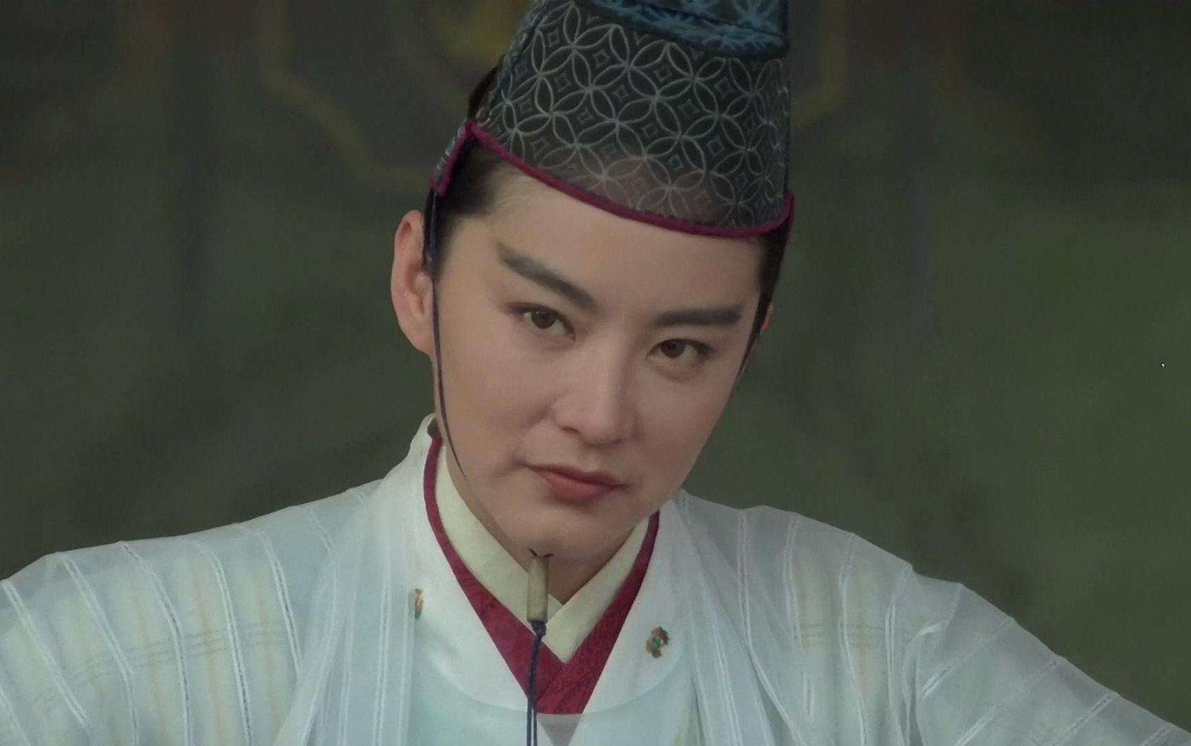 当年她在饰演《笑傲江湖》里的东方不败之时,她浓密的眉毛也是为这一