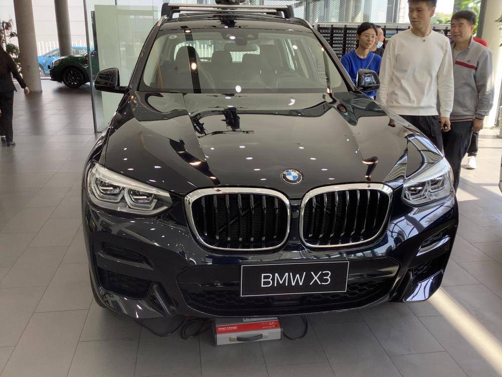 2021款宝马x3进店实拍!轴距2864mm配2.0t 雨量感应式雨刷