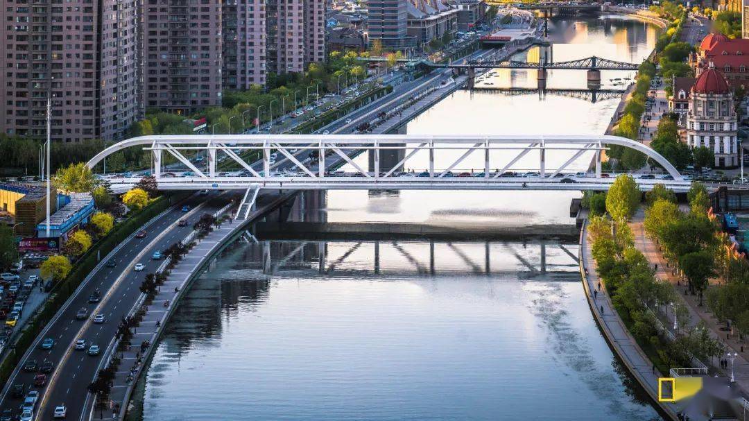 69新型桥梁建造时间:2008年进步桥整修后的金汤桥成为步行桥,不可