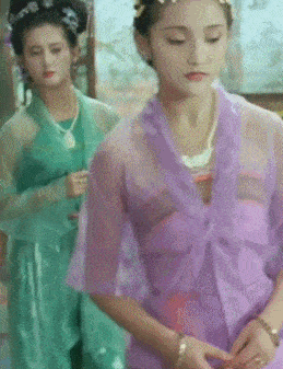 古早惊悚片《古墓荒斋》美女扎堆,傅艺伟美艳绝伦,周迅水灵可爱_片子