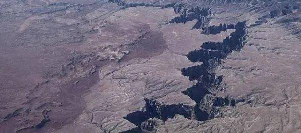 世界上裂谷排名图片