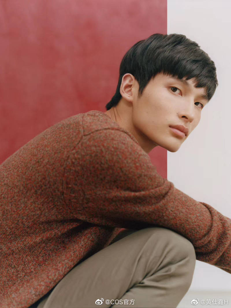 高颧骨,单眼皮,硬朗轮廓,作为拿下chanel彩妆广告大片的国模,黄仕鑫无