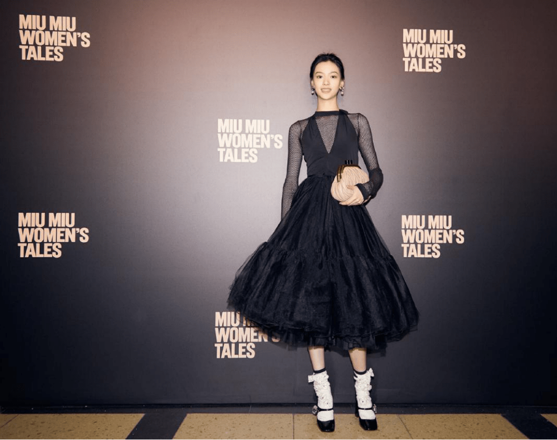 金鸡奖红毯新面孔邱天,长相好高级,穿薄荷绿长裙身材不输超模