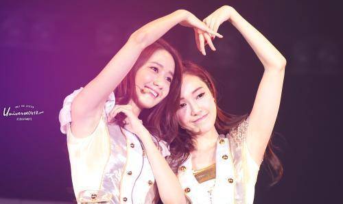 浏览林允儿相关帖子,引起"倒贴"争议_move