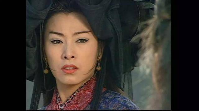 聂小凤这个角色一出生就挺可怜的,她的母亲是魔教圣女媚娘,却阴差阳错