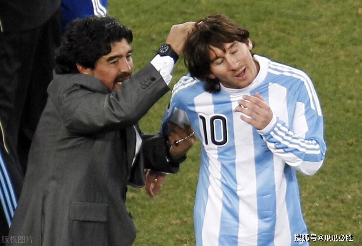 原创梅西复刻经典脱衣致敬马拉多纳但胸前复古广告惹了麻烦