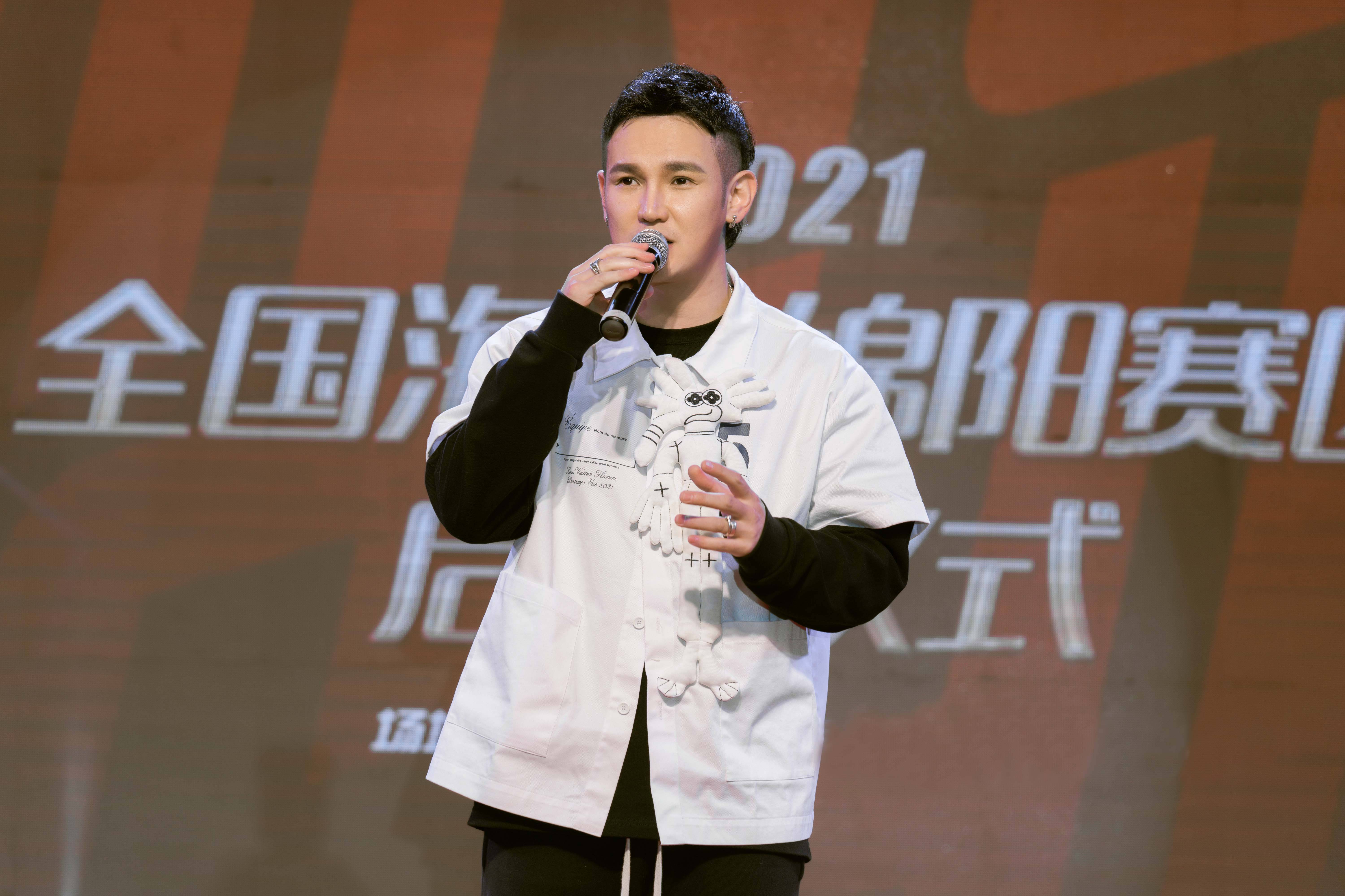 创作歌手李维空降绵阳助阵新一季中国好声音海选启动