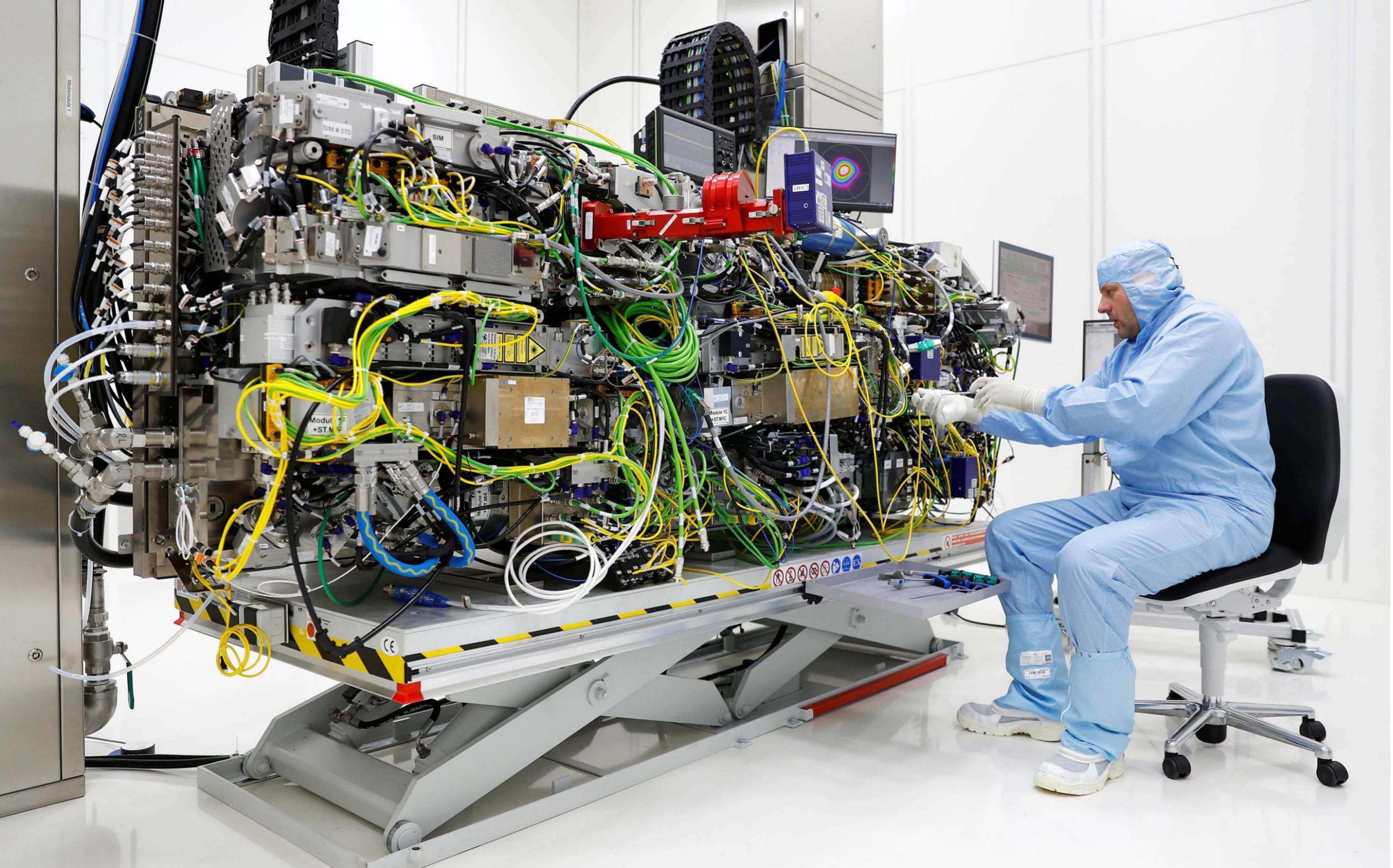 又一个突破真空蒸镀机, oled面板制造必须设备_手机搜狐网