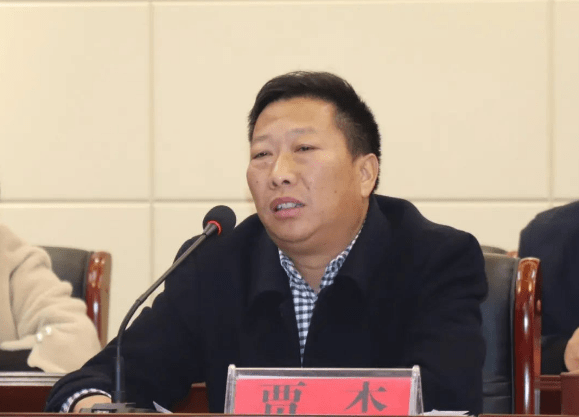 社区)"两委"换届工作实施方案》,组织委员赵豪宣读《中共上集镇委员会