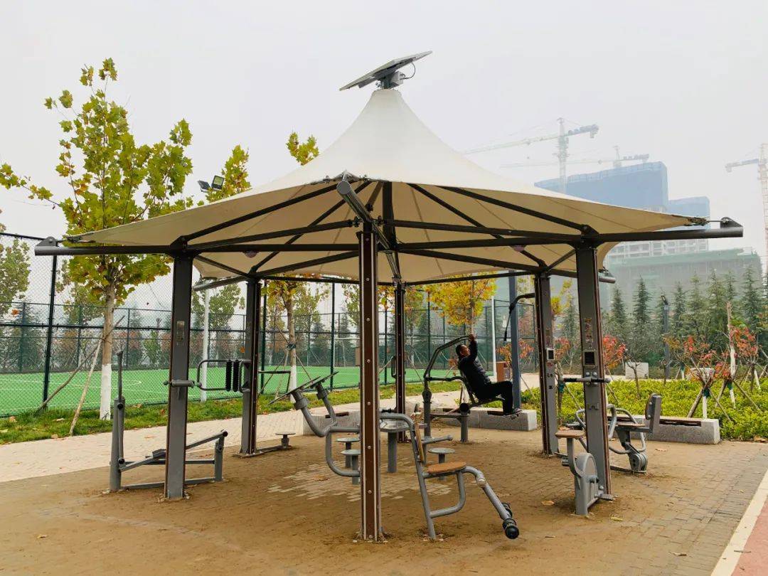 巩义东区智能健身驿站精彩亮相,能测卡路里还能给手机充电……_手机