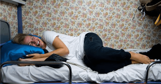 火车上的卧铺车厢,为什么是男女混住,这背后原来另有隐情_手机搜狐网