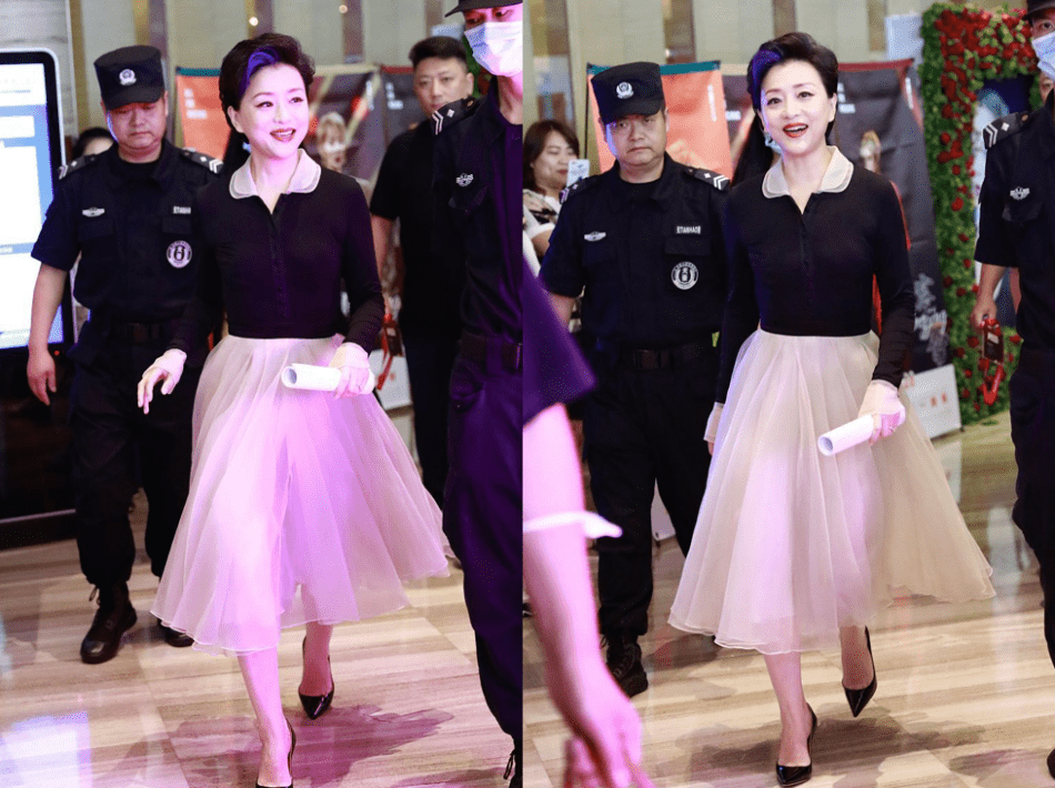 52岁杨澜越长越嫩穿轻薄纱裙像小姑娘精气神十足一点不显老