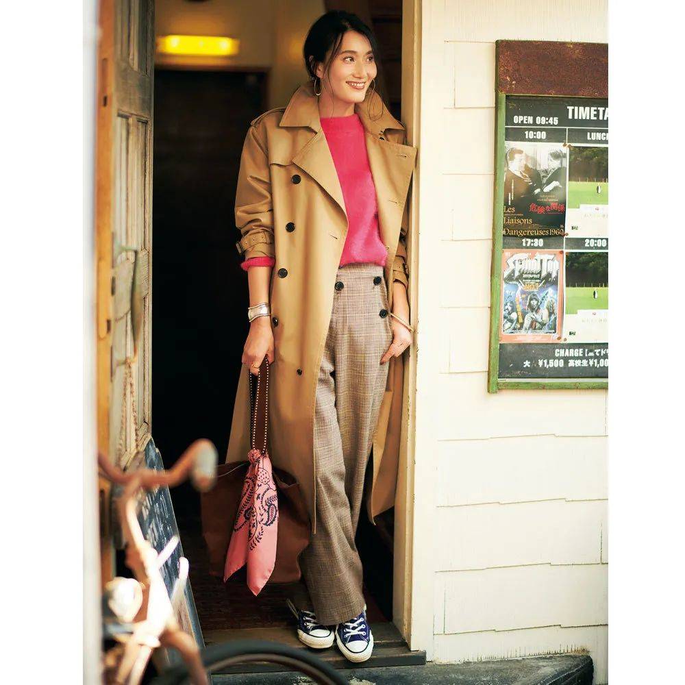 日本时尚博主asami的日常风格打造公式:阔腿裤 丝巾 和基本款混搭