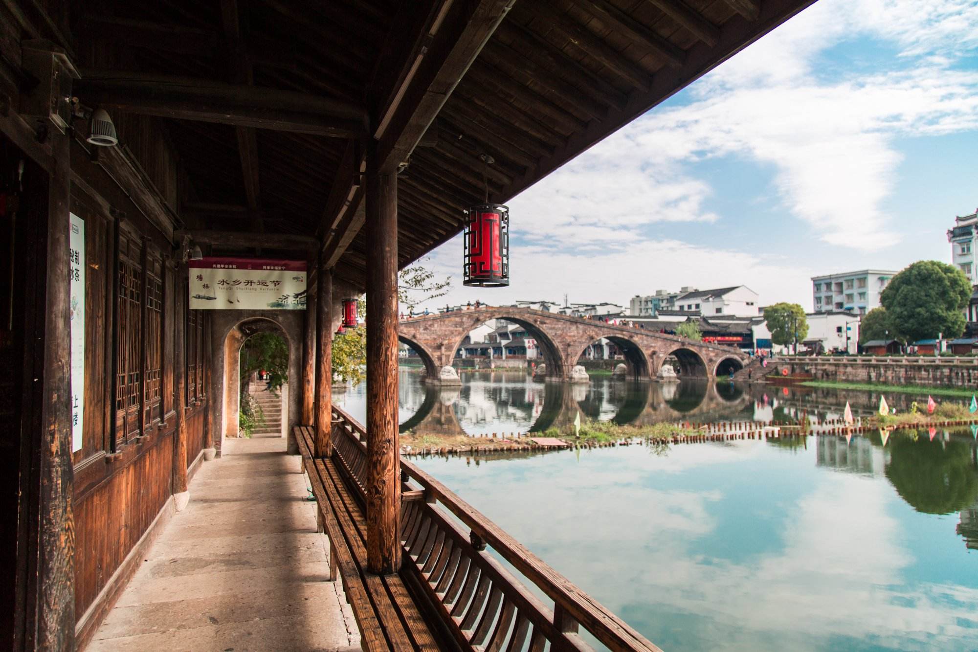 浙江一座江南水乡名镇,京杭运河东西向贯穿全镇