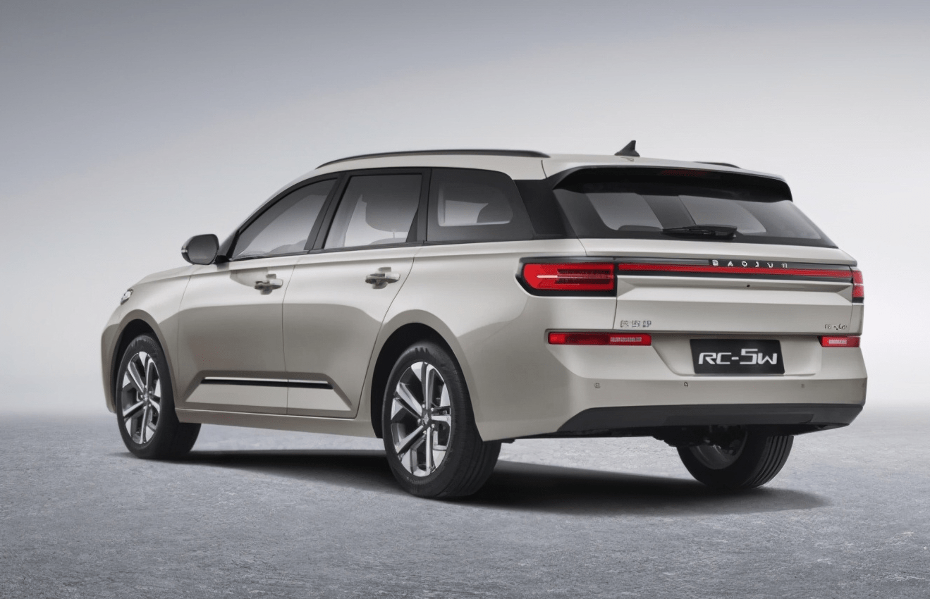 宝石形状的新宝骏车标也抛掉了