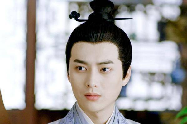 还是北电研究生毕业,参加过快男_韩承羽