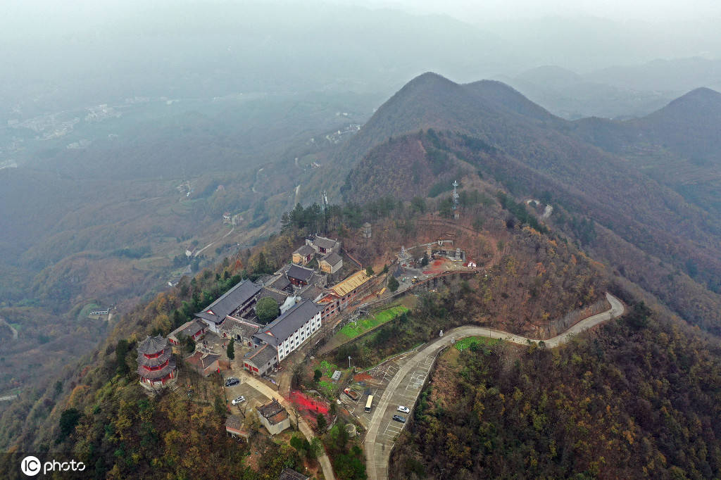 俯瞰秦巴山区西北最大人工湖如诗如画