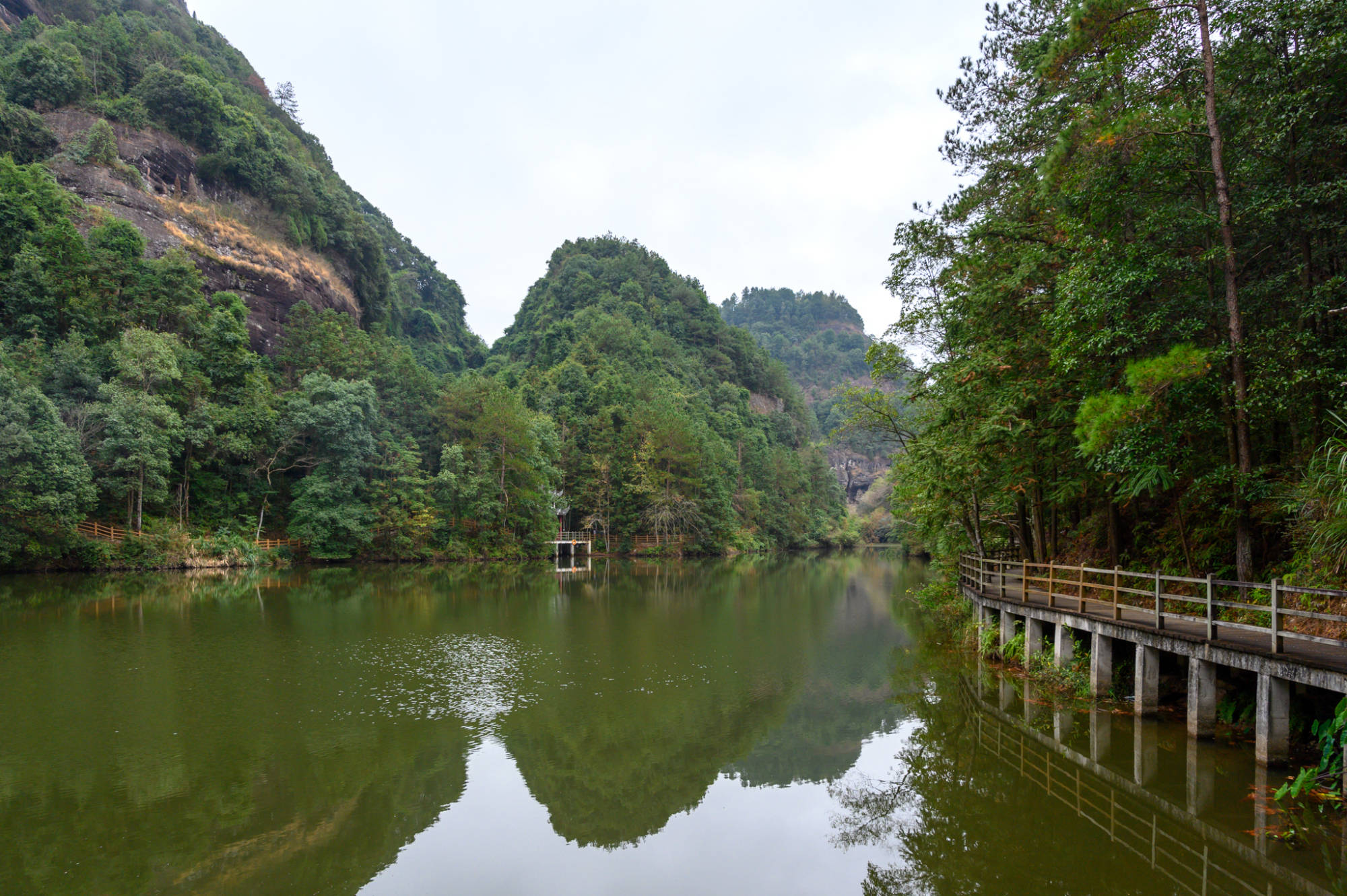 江西被忽略的名山典型的丹霞地貌景观苏东坡曾来此游历