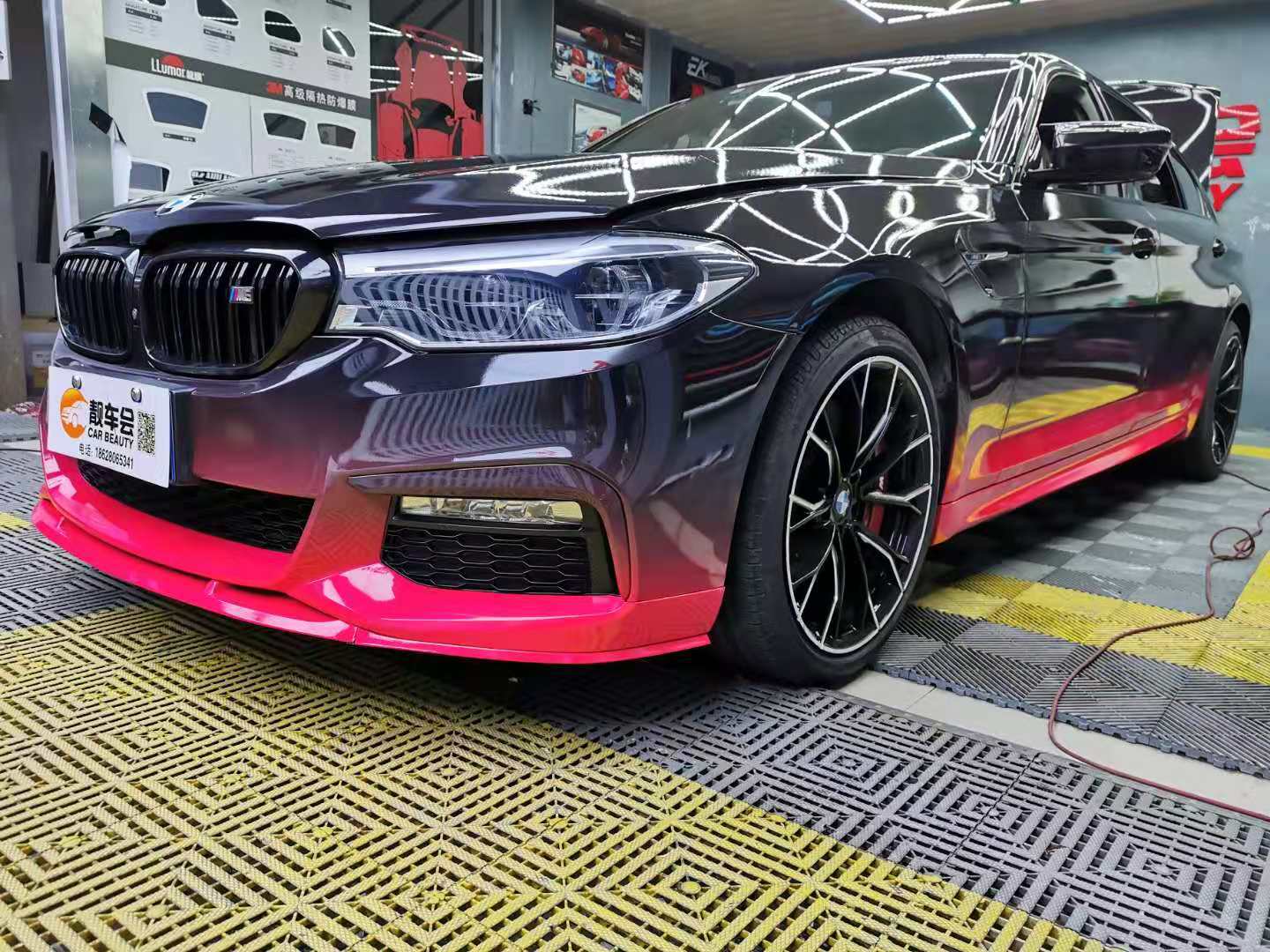 成都靓车会宝马5系改色贴膜钢琴黑渐变火焰红