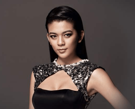 着重提到的就是,曾经传出她即将出演《绯闻女孩》时,还是素人的肖战对