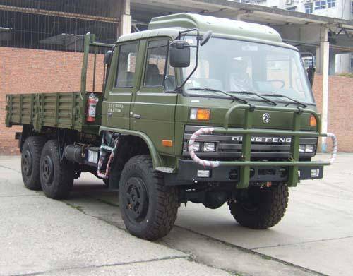 小型卡车的制动系统主要使用制动液来传递制动力,而重型卡车的制动