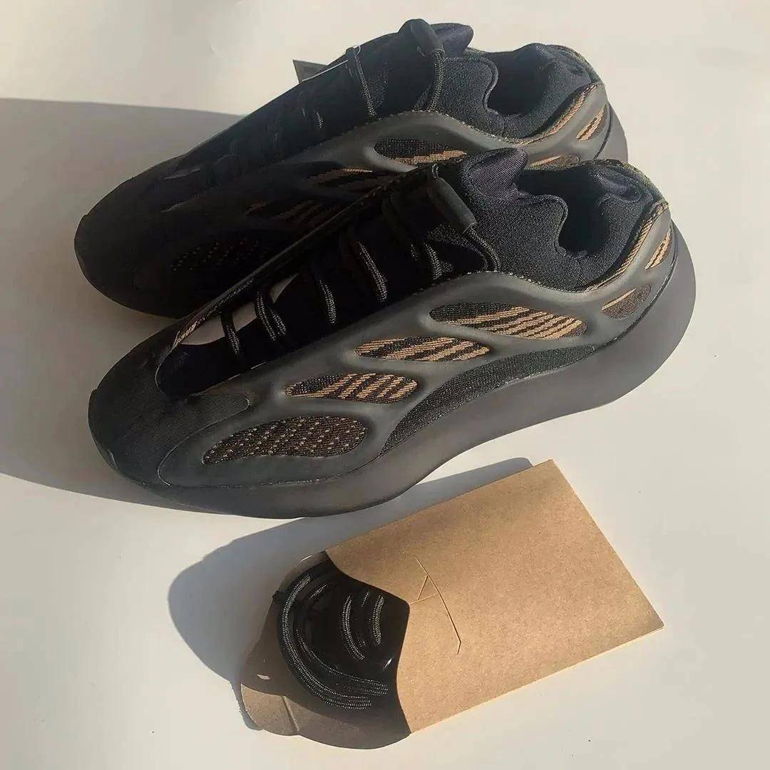 adidas yeezy 700第三代黑武士配色释出!