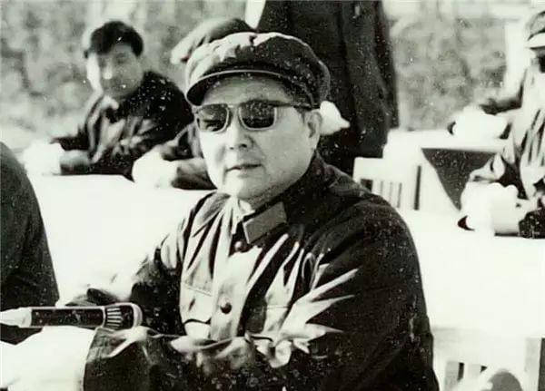 1955年军长是中将,师长是少将,33年后师长与军长同时晋升上将_向守志