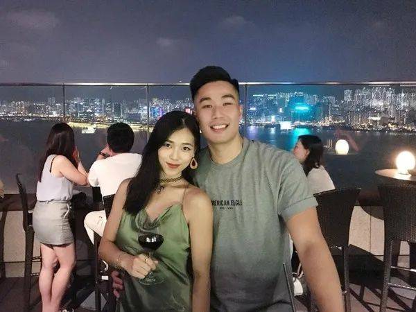 在还没有参选港姐的时候,廖慧仪就已经和男友sam经