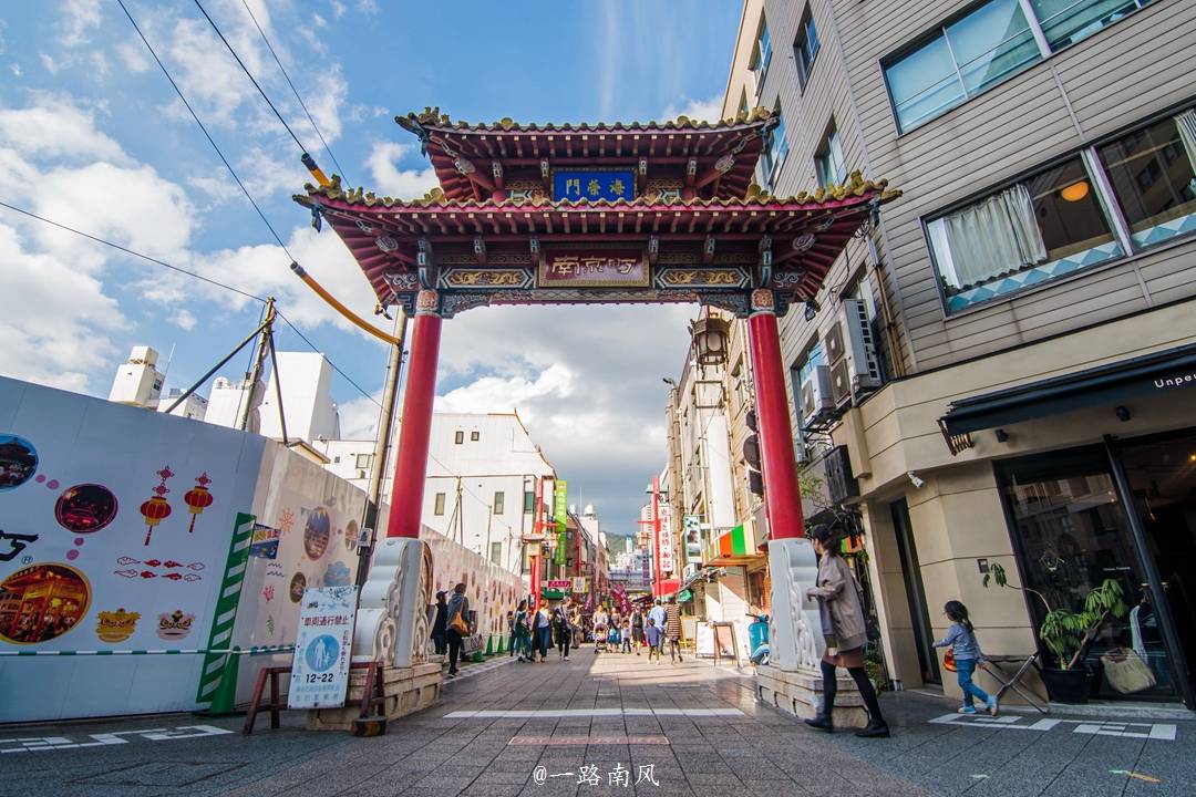 日本也有几条,最著名的是横滨中华街,长崎新地中华街和神户南京町