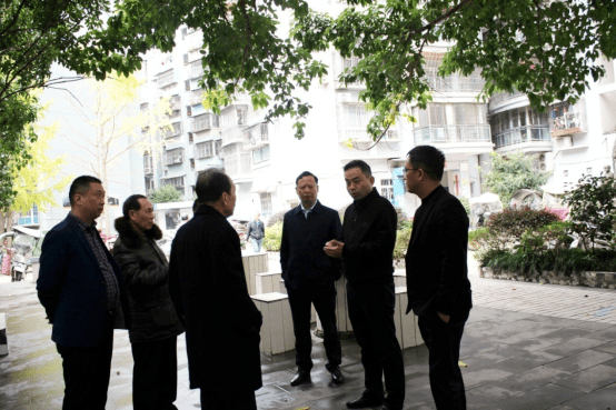 开江县住建局深入小区调研物业管理工作
