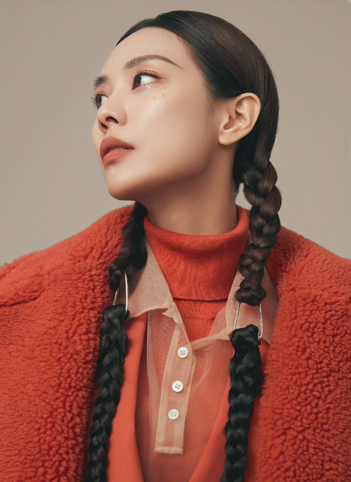 原创33岁王霏霏身材无敌了穿黑白拼接抹胸裙复古典雅真性感