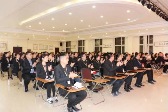 榜样的力量| 我校召开教职工月度表彰大会