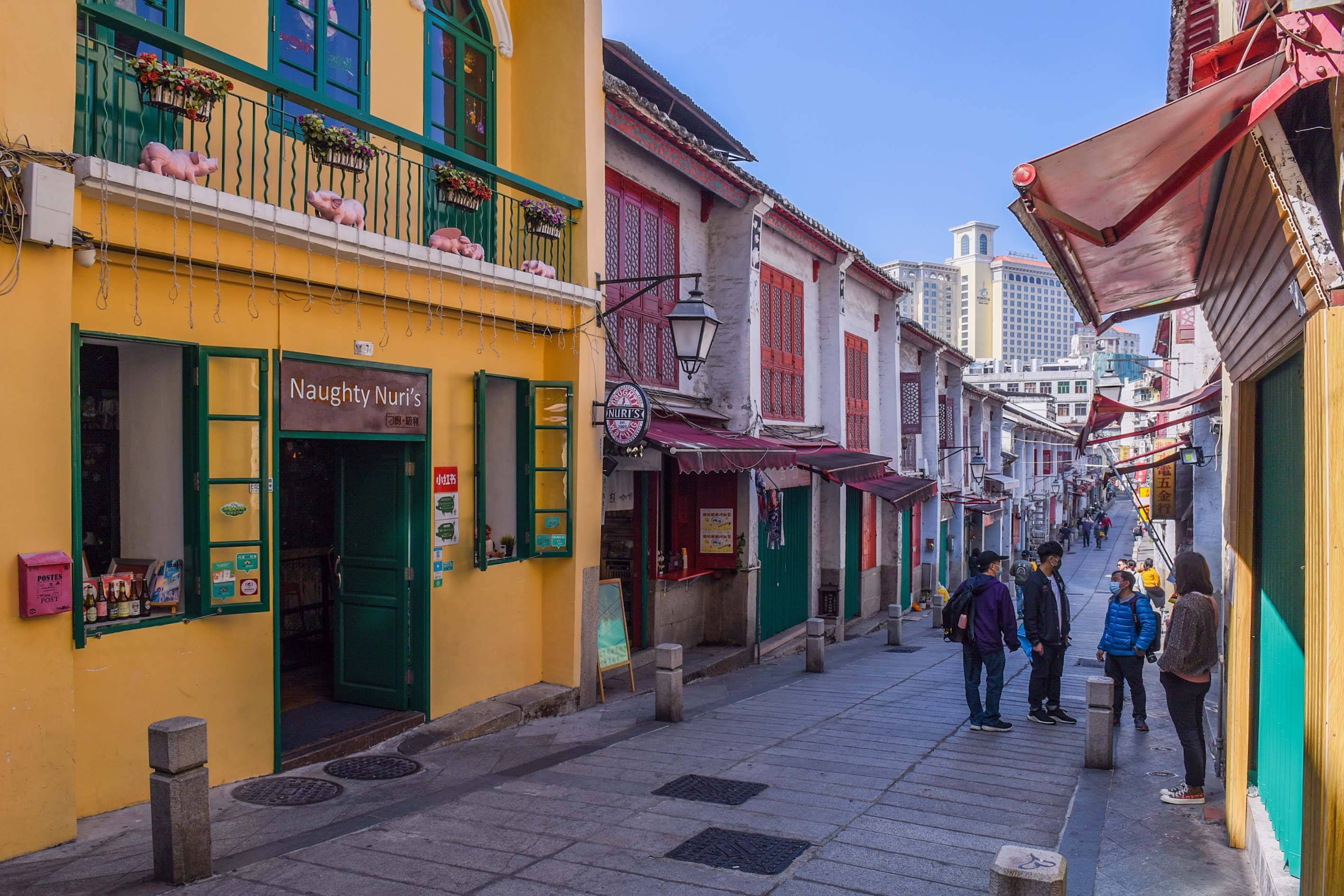 在"万里长城"小道的悠然漫步,在郑观应纪念馆里看葡式舞姿,在福隆新街