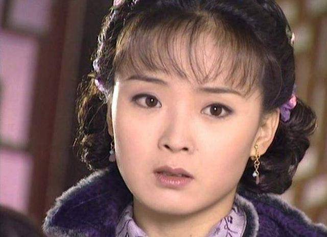 的是《青河绝恋》里的万秋玲,温柔善良美丽,小时候看觉得赵文卓好难哦