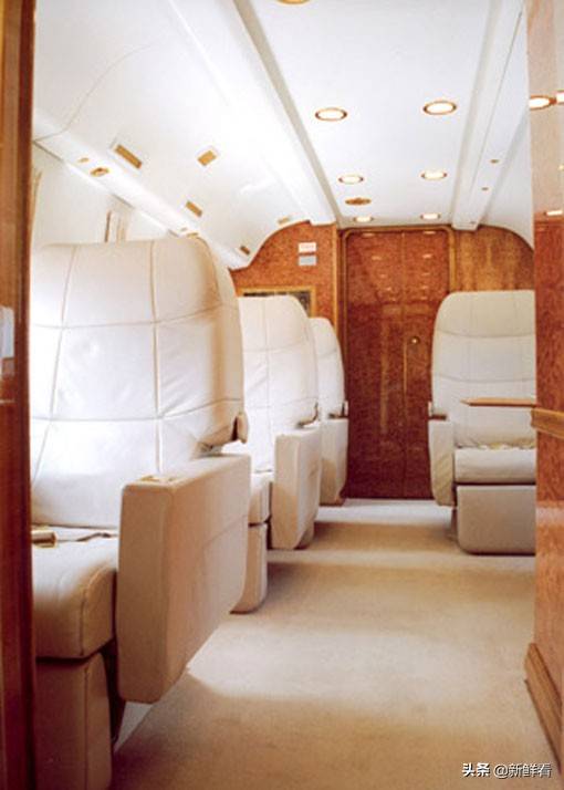 普京的空军1号飞机总统嫌弃旧内饰改装专机空姐啥样