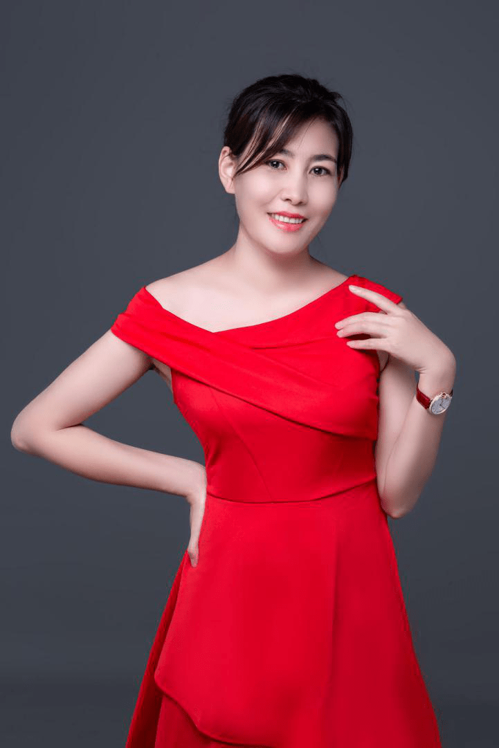 专访金钲工坊dcu饰品设计师何慧以匠心诠释珠宝设计精髓