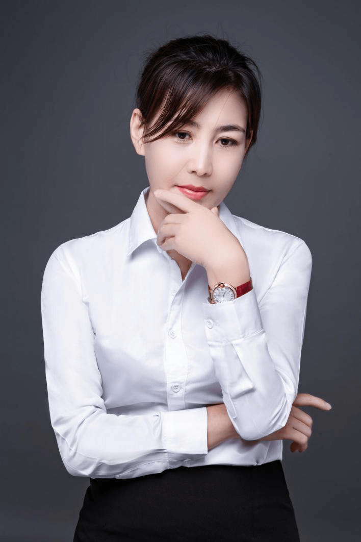 专访金钲工坊dcu饰品设计师何慧:以匠心诠释珠宝设计精髓