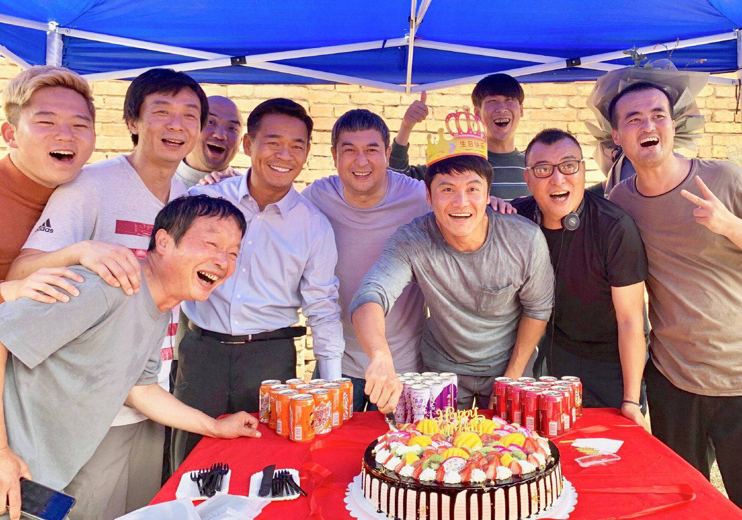 《装台》中他与张嘉益才是真亲戚,同校毕业,出道后形影不离