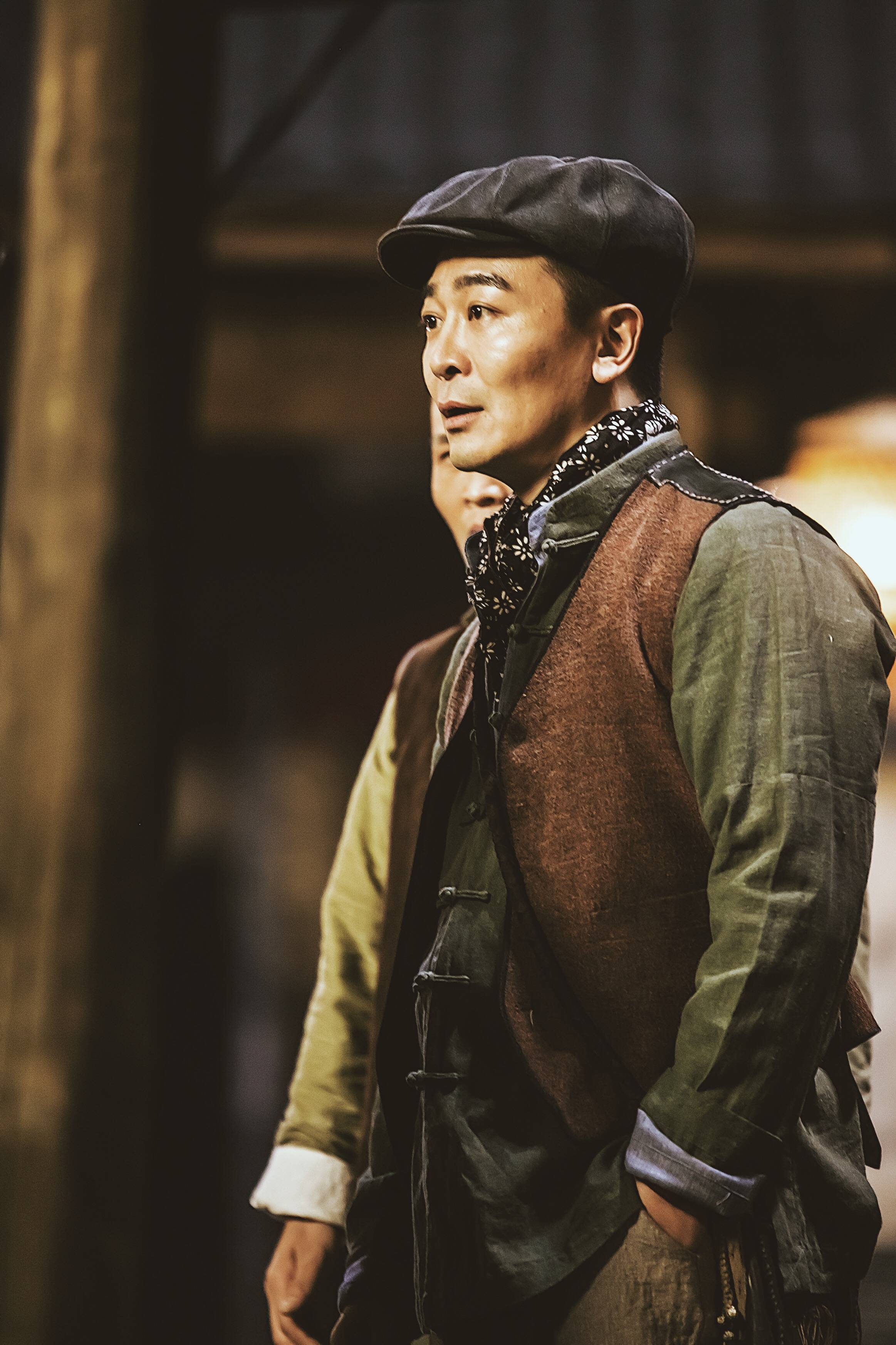 由吴樾执导,吴樾,余心恬,谭凯,张岩,周帅,叶峰等主演的电视剧《烈火