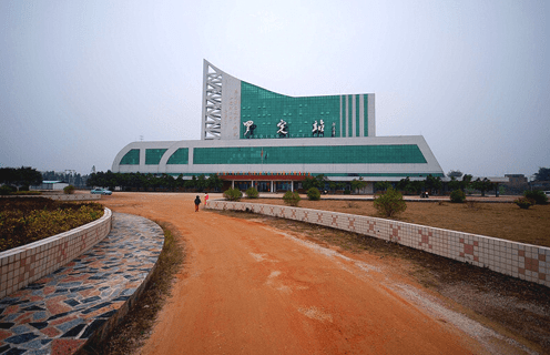 中国最"败家"的城市,海陆空都是自己掏钱,如今机场却用来放牛_罗定
