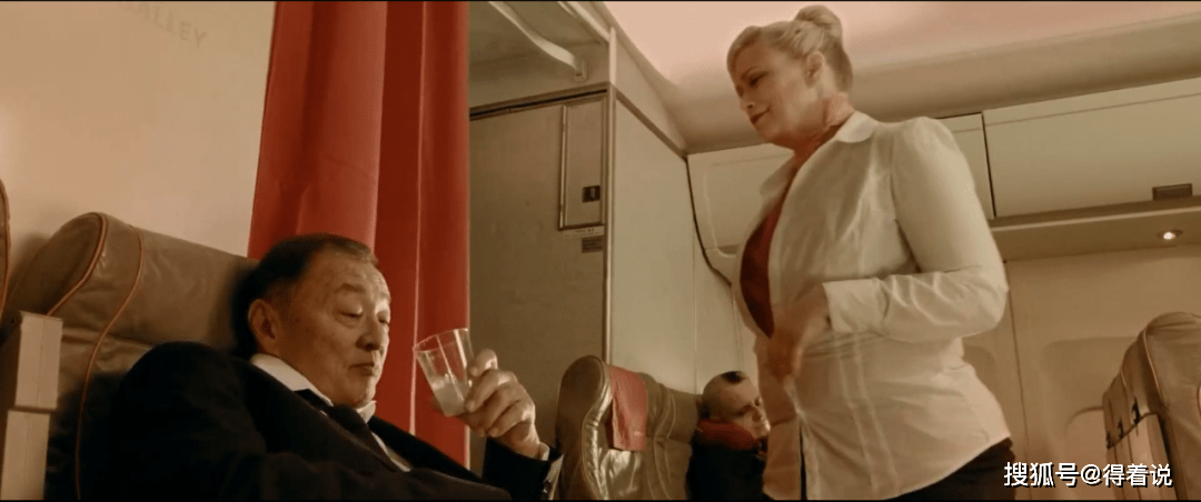 僵尸飞鲨:并非钢铁苍穹精神续作,不过是大尺度美式抗德神片