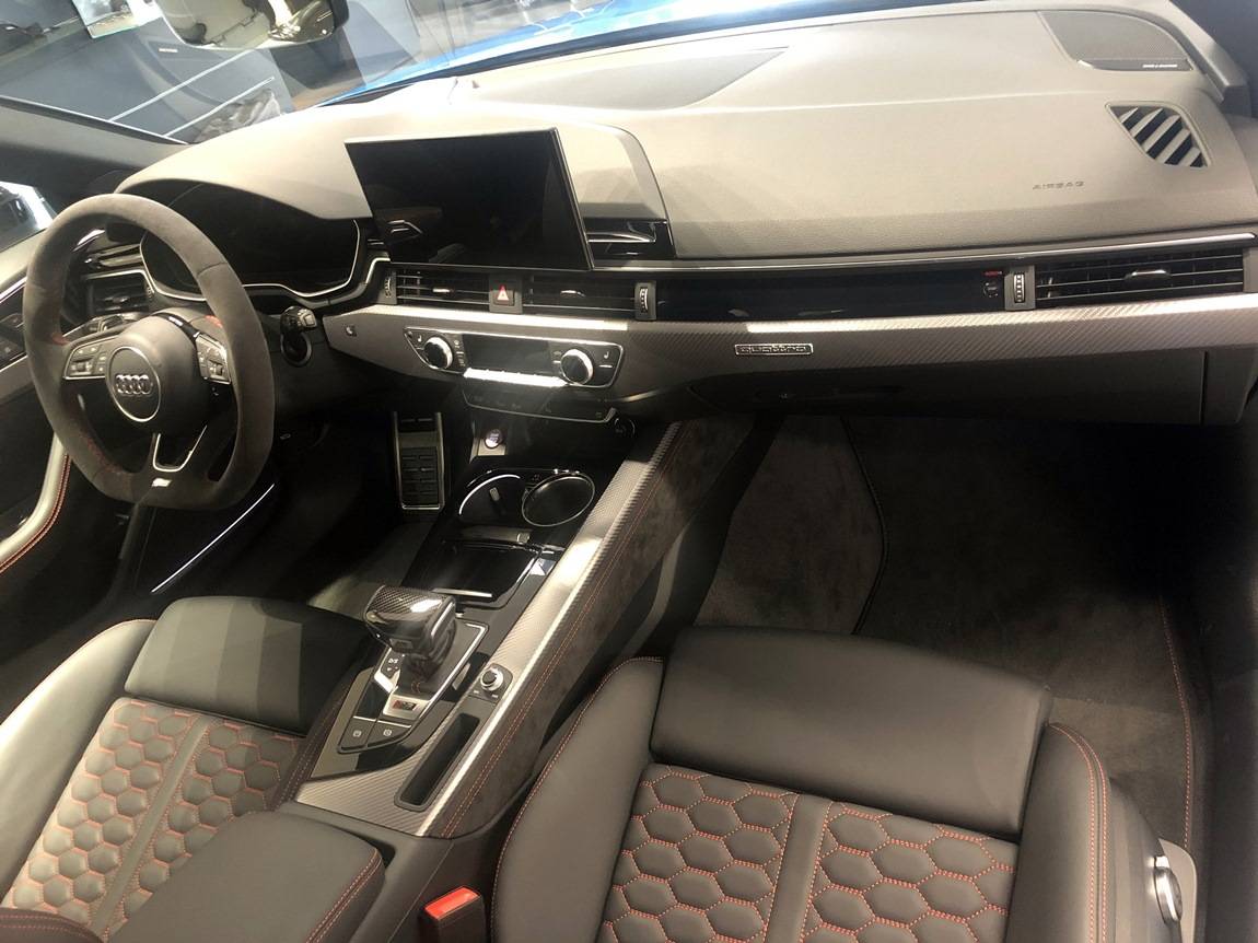 奥迪rs4avant流光蓝黑内最新款