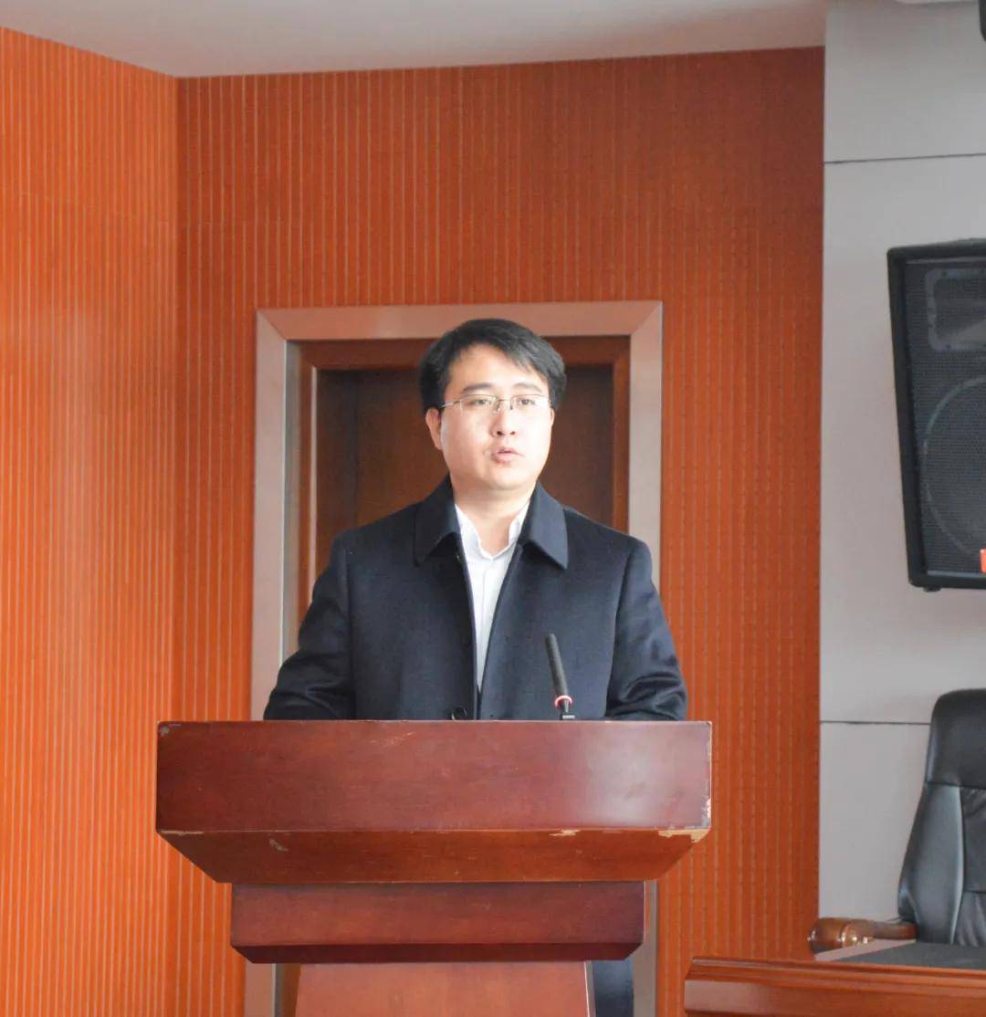 市政府副市长卢林主持会议