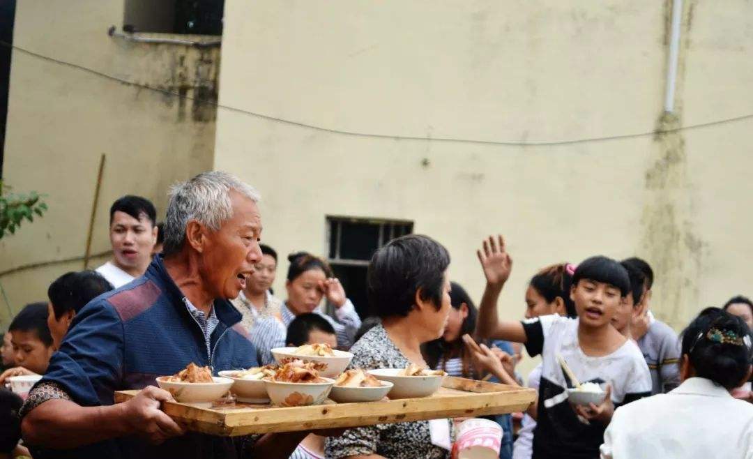 原創農村辦紅白喜事為啥不找人幫忙而是花錢請服務隊人情味沒了