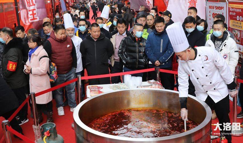 2020年12月12日正大杯火锅炖菜文化节在广州市场步行街开幕