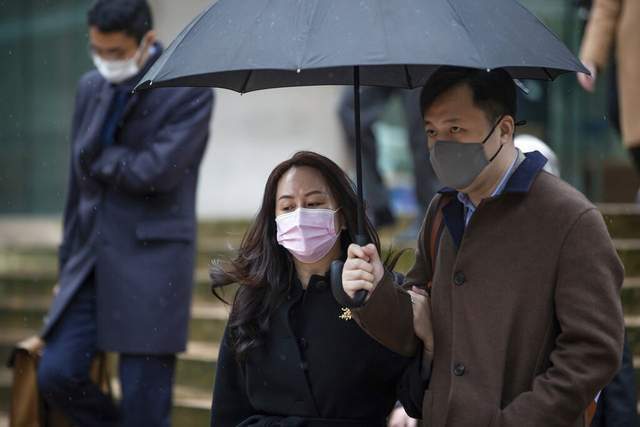 孟晚舟罕见与老公现身秀恩爱!孟晚舟穿黑衣好温柔,刘晓棕太帅气啦-搜狐大视野-搜狐新闻