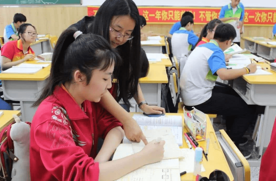 中学生学习疲劳会陷入失眠困境学会调整放松学习更有效率